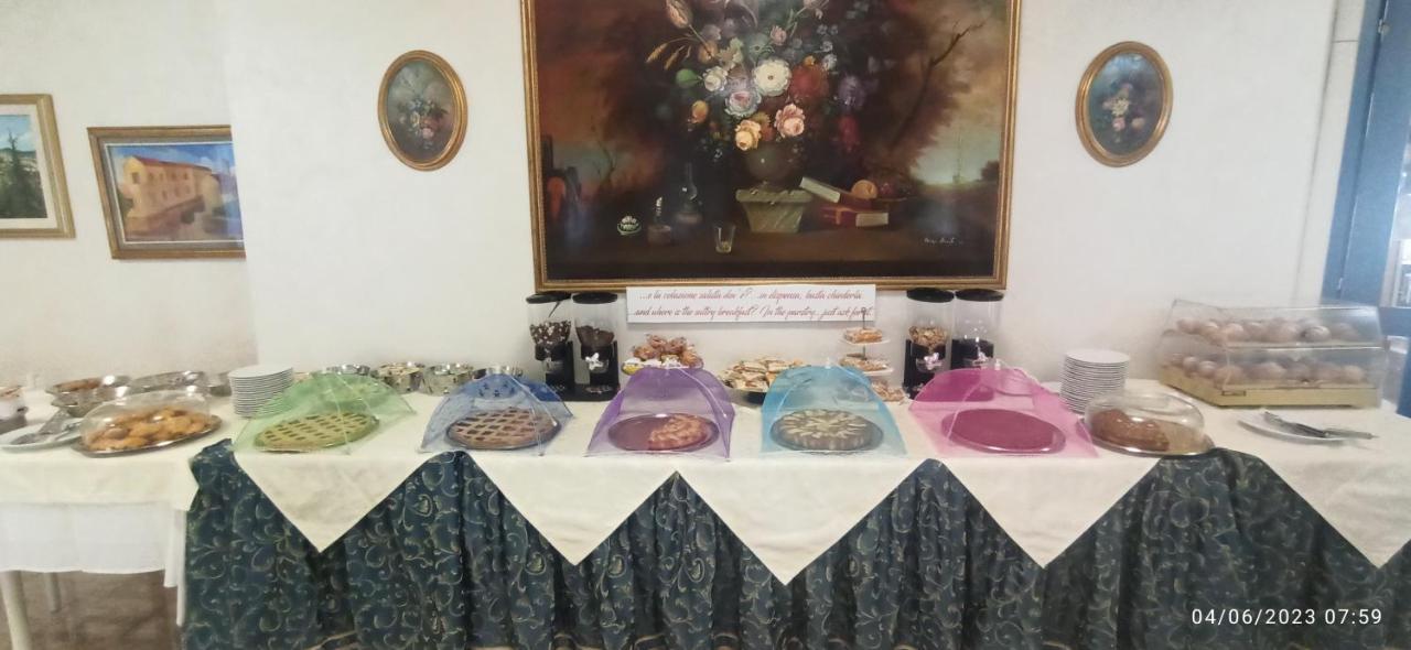 国王酒店 菲乌吉 外观 照片